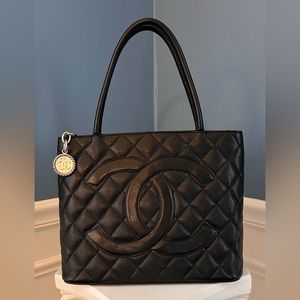 ✨CHANEL MEDALLION TOTE✨